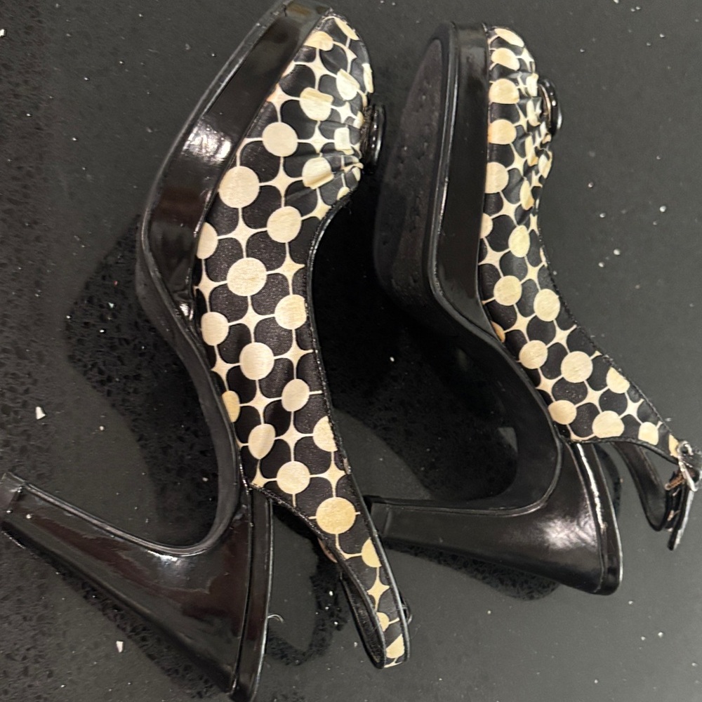 Vintage Hot Kiss Black and Cream Patterned Slingback Heels - Picture 3 of 5